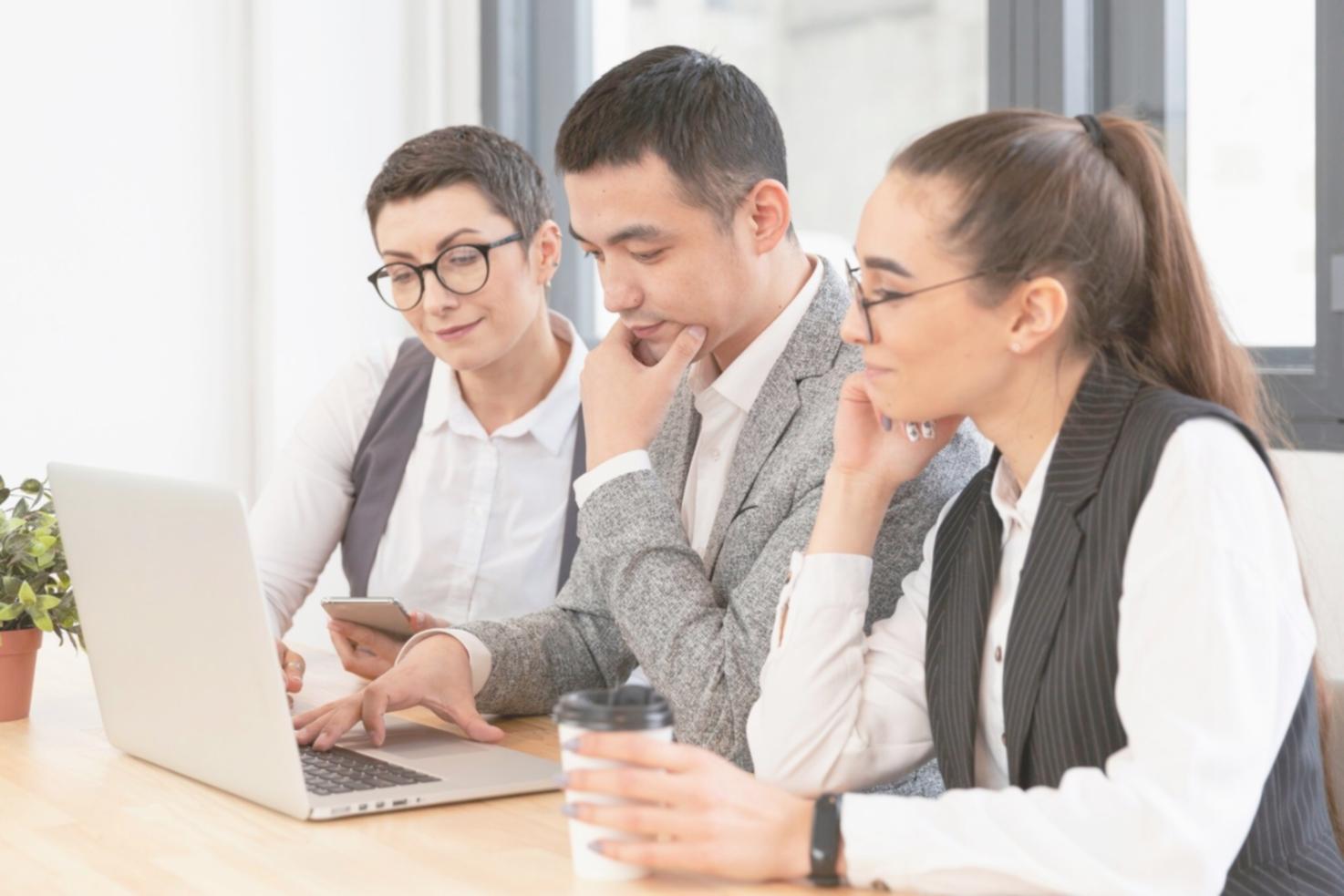 Bureau de consultation evolaryntas avec espace de rencontre moderne